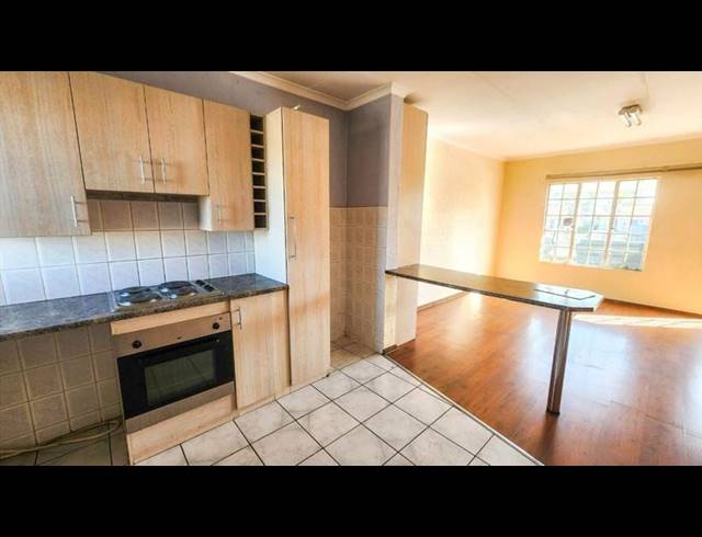 2 BEDROOM TOWNHOUSE FOR SALE IN BARTLETT